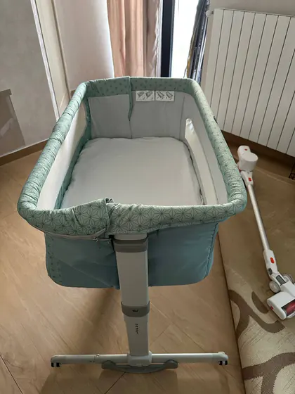 Приставная кроватка, стерилизатор, игрушка-комфортер, фен