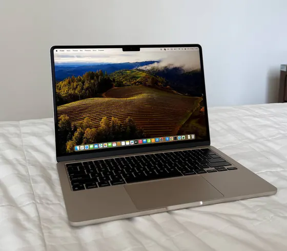 MacBook m3 13 8/256