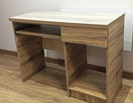 Стол для компьютера и письменный стол