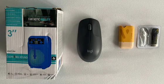 Колонка и мышь Logitech в комплекте