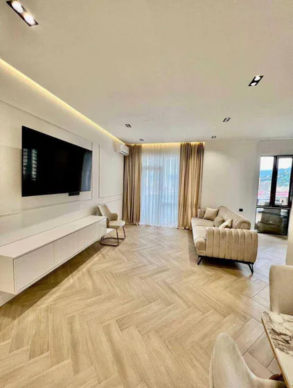 Сдам 2+1, 90 м², ул. Багратиони 129