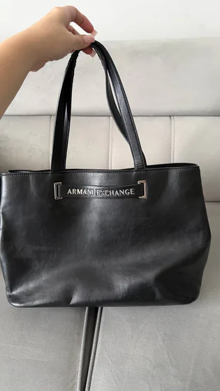 Женская сумка Armani Exchange из чёрной кожи