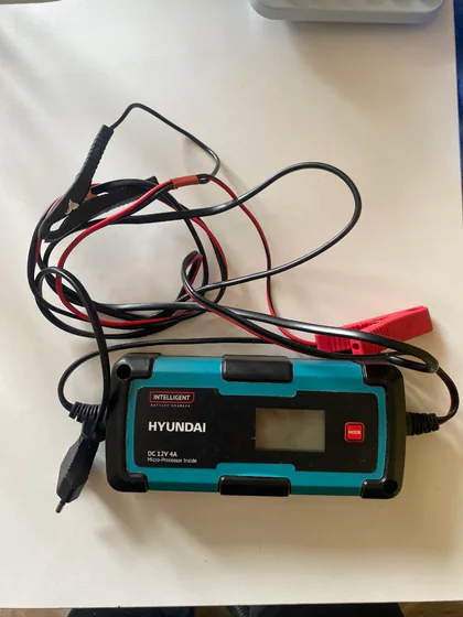 Интеллектуальное зарядное устройство Hyundai HY 400