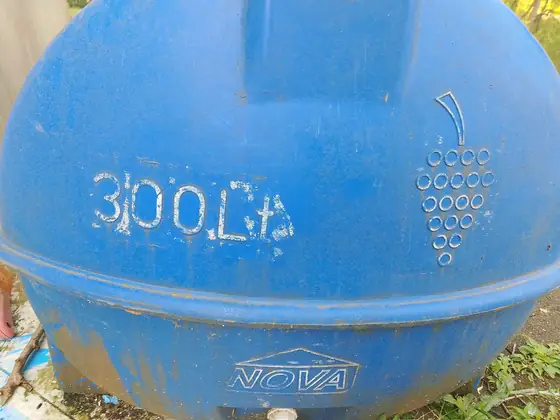 Пластиковый бак 300л