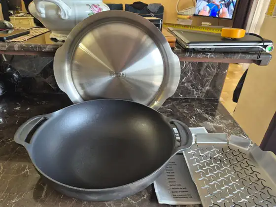 Чугунный вок Weber GBS со вставкой для приготовления на пару