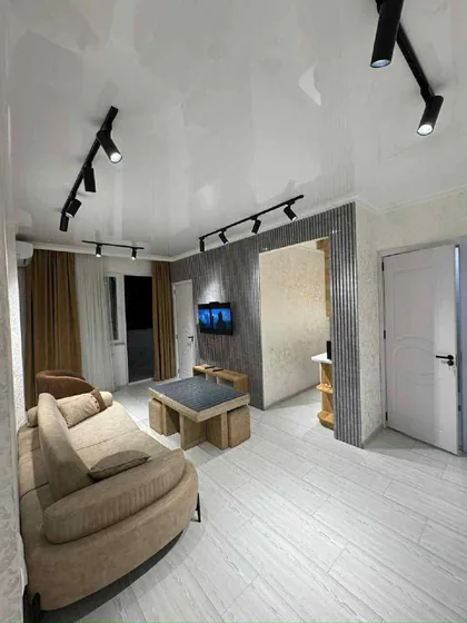 Двухкомнатная квартира на год, Абусеридзе 45, 52м2