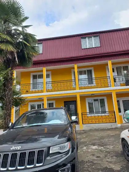 Этаж в частном доме: 2 светлые спальни, кухня, 120 м²